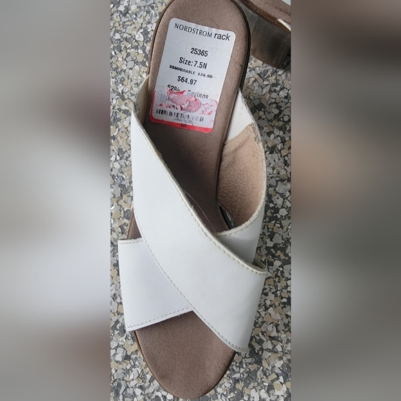 Munro White and Brown Mules with Chunky Heel - Picture 3 of 4